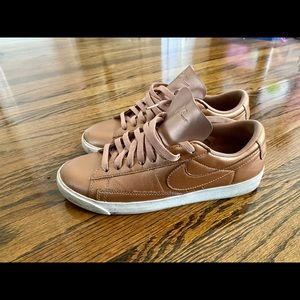 NIKE LOW TOP BRONZE TONED WOMENS BLAZERS